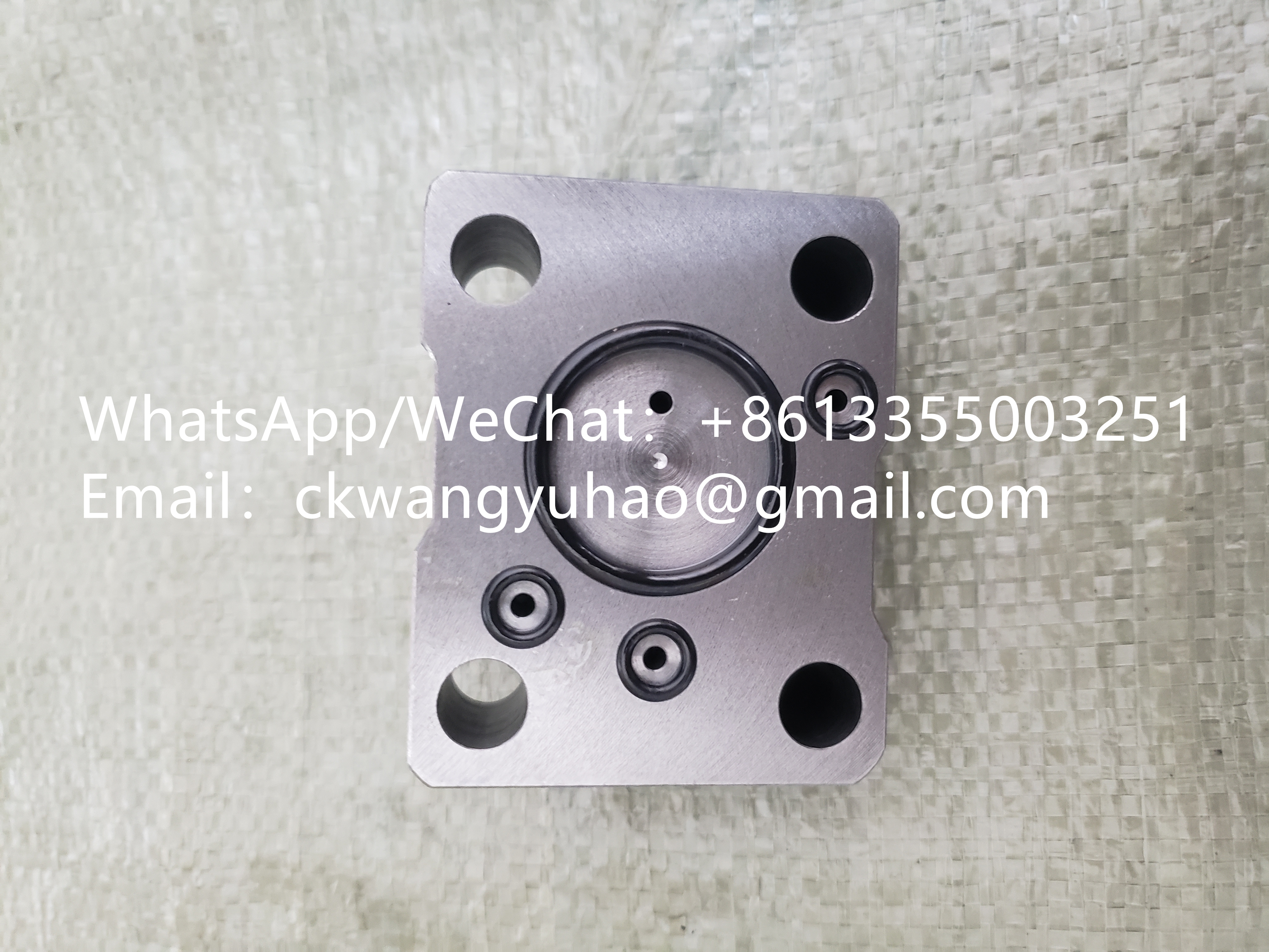Valve 11220233 - The main valve OPT flow control valve 11220233 of the SDLG excavator