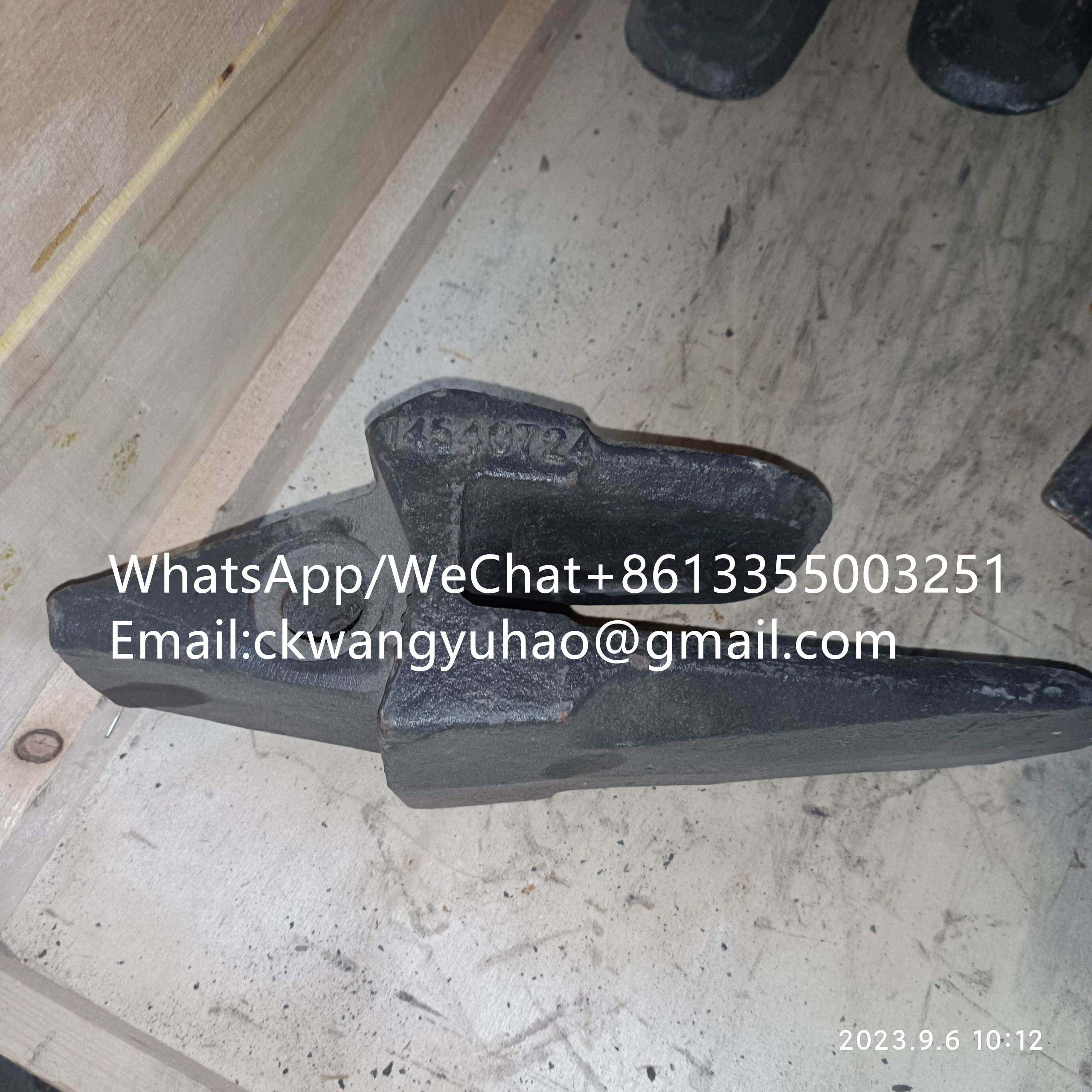 11217122toothroot - 11225409  Roller bearing  4110001061077  ROLLER BEARING
11225410  O-ring  4110001061178  O-RING
11225411  Roller bearing  4110001061188  ROLLER BEARING
11225412  Roller bearing  4110001061191  ROLLER BEARING
11225413  O-ring  4110001061196  O-RING
11225414  Needle bearing  4110001061197  NEEDLE BEARING
11225415  Roller bearing  4110001061198  ROLLER BEARING
11225416  Roller bearing  4110001061201  ROLLER BEARING
11225417  O-ring  4110001061203  O-RING
11225418  Roller bearing  4110001061208  ROLLER BEARING
11225419  Seal  4110001061209  SEALING
11225420  O-ring  4110001061210  O-RING
11225421  O-ring  4110001061219  O-RING
11225422  O-ring  4110001061222  O-RING
11225423  Washer  4110001061224  WASHER
11225424  Washer  4110001061225  WASHER
11225425  Retaining ring  4110001061226  RETAINING RING
11225426  O-ring  4110001061233  O-RING
11225427  O-ring  4110001061237  O-RING
11225428  O-ring  4110001061240  O-RING
11225429  Piston ring  4110001061020  PISTON RING
11225433  Overflow valve  11221108  RELIEF VALVE
11225456  Bearing housing  11224940  Bearing housing
11225457  Strainer  4110001061228  STRAINER
11225465  Control lever  11225495  null
11225466  Control lever  11225496  null
11225549  Big-end bearing kit  11225592  Big-end bearing kit
11225699  Relief valve  11225792  null
11225755  Control unit  11225761  null
14400002  DECAL  14406149  DECAL
14400004  DECAL  14406233  DECAL
14400042  CONTROL LEVER  14408705  Control lever
14400043  CONTROL LEVER  14408706  Control lever
14400044  Remote control valve_lh 3sw  14408707  Control lever
14400045  Remote control valve_rh 3sw  14408708  Control lever
14400094  DECAL SET  14402132  DECAL SET
14400096  Valve  11219002  VALVE
14400113  GLASS  11211239  GLASS
14400115  GLASS  11211240  GLASS
14400120  GLASS  11211163  GLASS
14400127  WIRING HARNESS  14409440  Wiring harness
14400142  BUCKET  14402924  Bucket
14400165  Horn  11211268  HORN
14400166  Horn  11211269  HORN