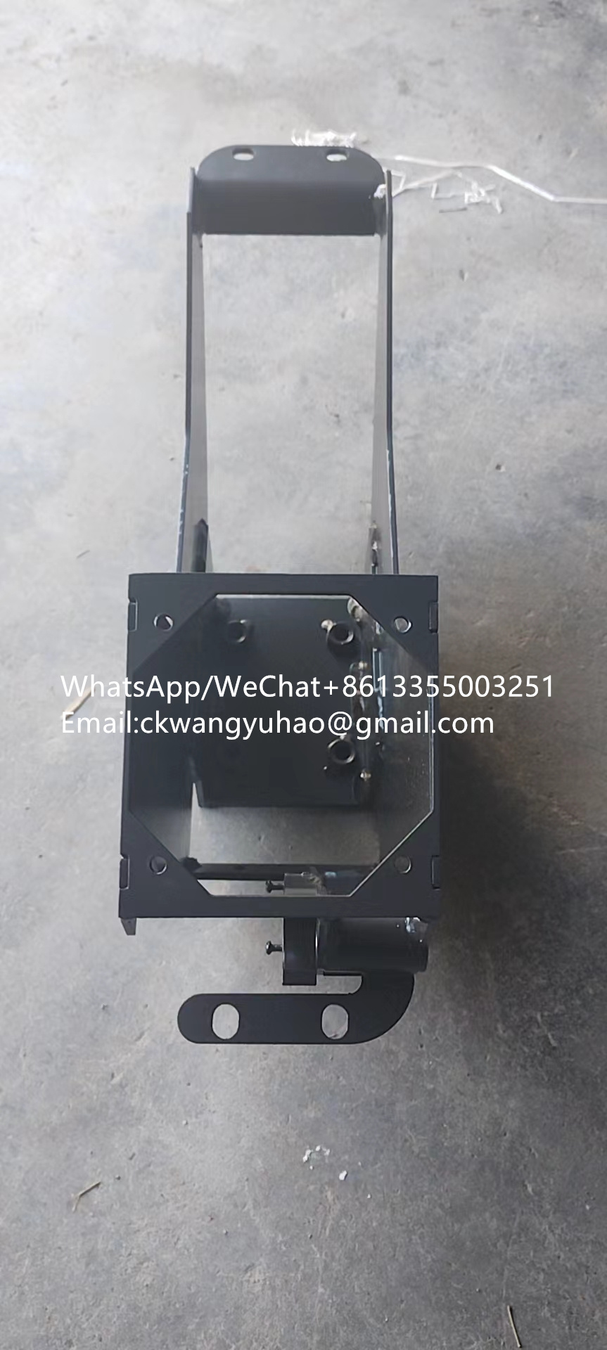 26320004681skeleton - 14403402  SWING MOTOR  11223475  Drive unit
14403414  Connecting rod  26170033421  Connecting rod
14403415  Connecting rod  14403414  Connecting rod
14403418  Link rod  14403420  Link rod
14403419  Link rod  14403420  Link rod
14403437  Track shoe  11214632  TRACK SHOE
14403473  Cover  14406279  Cover
14403474  Cover  14406278  Cover
14403506  Pin  26170042181  Pin
14403507  Pin  26170034731  Pin
14403522  Chain link  4110016011012  null
14403558  Sprocket  14405661  Sprocket
14403599  PROTECTING COVER  11220467  Cover
14403600  BRACKET  14404366  BRACKET
14403683  FUEL TANK  14408850  Fuel tank
14403684  Fuel tank  14408851  Fuel tank
14403685  Fuel tank  14408848  Fuel tank
14403693  Protecting plate  14402666  Cover
14403696  OIL FILTER  14406494  Oil filter
14403732  Control valve  14408436  Control valve
14403734  Drive unit  11223007  Drive unit
14403757  RADIO  14408748  Radio_with mp3
14403806  Expansion tank  11219198  EXPANSION TANK
14403811  FILTER INSERT  11214252  FILTER
14403812  FILTER INSERT  11211213  HYDRAULIC FLUID FILTER
14403830  ROLLER  14405666  ROLLER
14403848  EXPANSION TANK  11220692  EXPANSION TANK
14403850  Radiator cap  11220606  null
14403851  Radiator cap  11220663  null
14403864  Bracket  14407500  Bracket
14403964  Boom cylinder_right of e6135f  14408575  Boom cylinder
14403965  Boom cylinder_left of e6135f  14408576  Boom cylinder
14403968  SWING MOTOR  14408252  Drive unit_assy swing
14403970  Swing motor  11225000  null
14403975  Travel motor  11225002  null